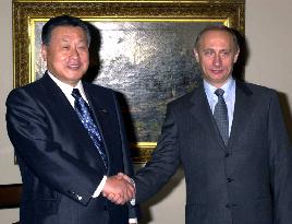 Mori, Putin shake hands before talks